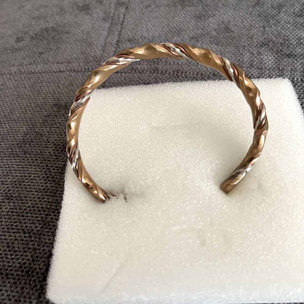 RARE FIND
Vintage Sergio Lub mixed metal twist cuff bracelet - Picture 6 of 7